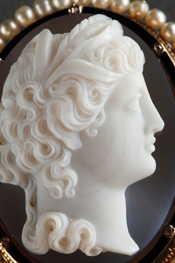 Gold-Mounted Agate Cameo Brooch | MasterArt